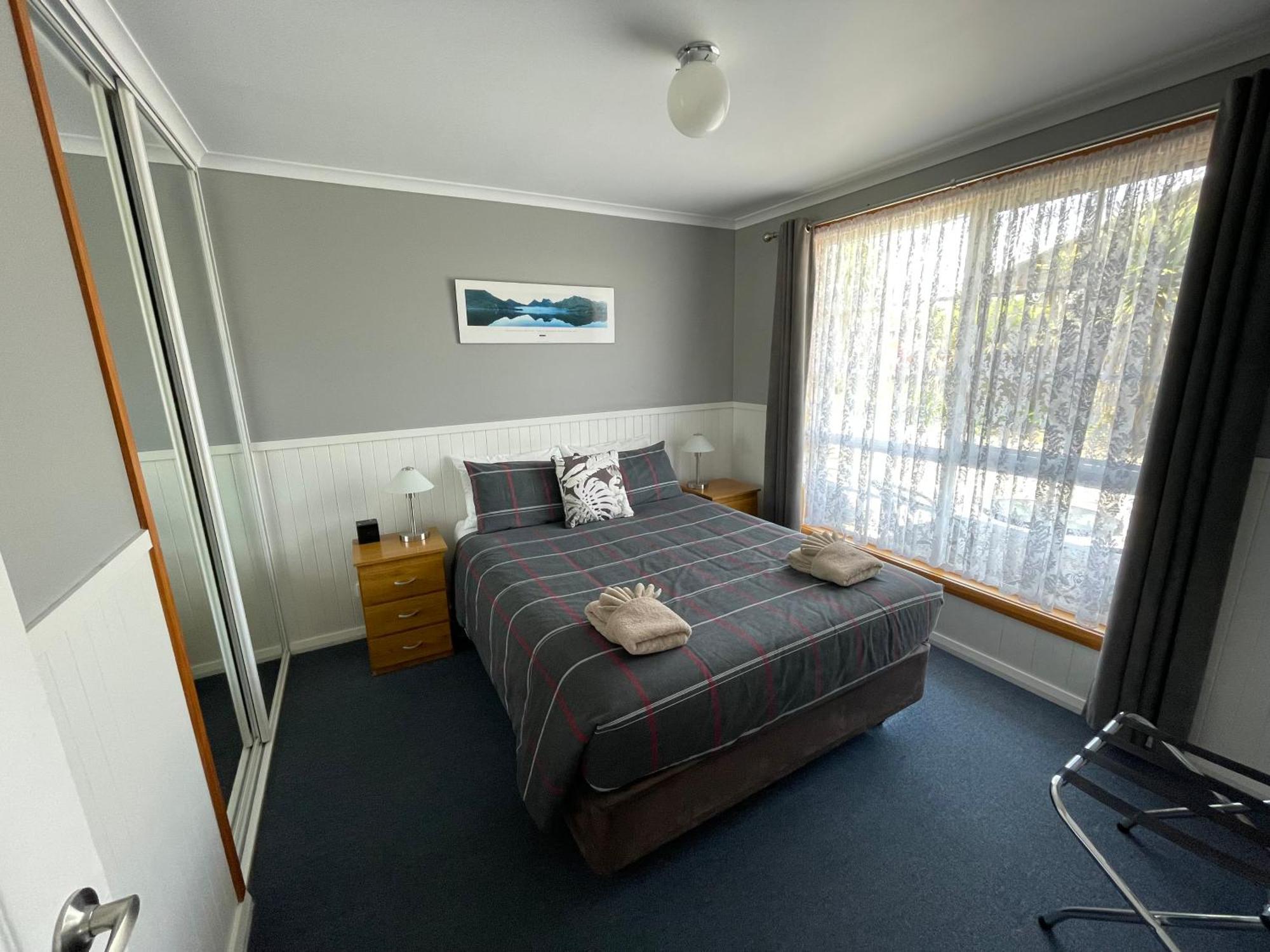 Castaway Holiday Apartments Strahan Exterior photo